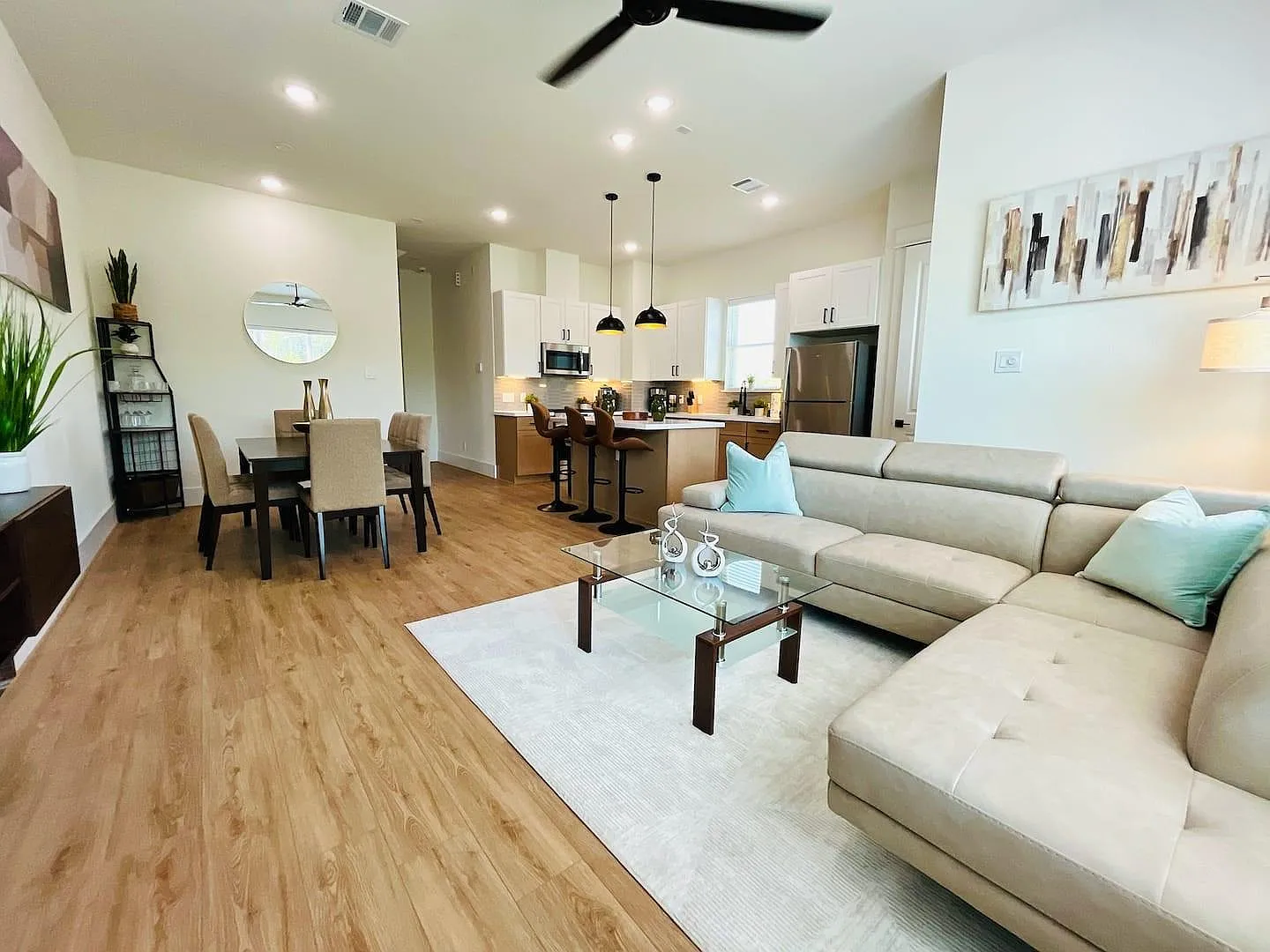 4 bed, 3.5 bath, 2136 sqft, $3,200 — Photo 4