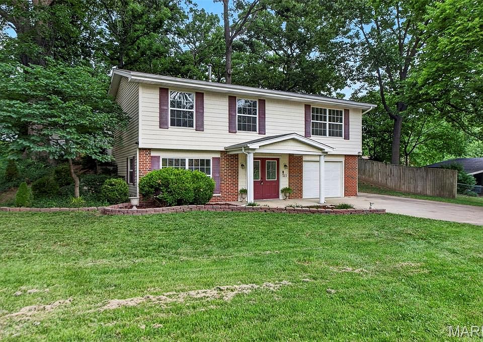 1st image of 711 Montbrook Dr