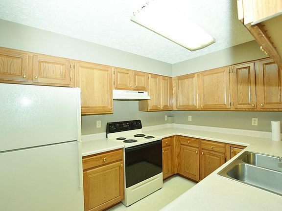4th image of 9501 S Pointe Lasalles Dr