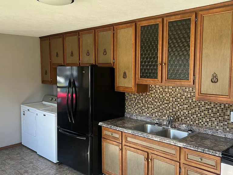 210 Candace St — Photo 3