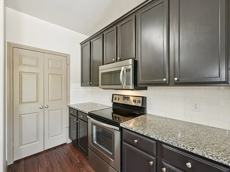 West Creek Apartments — Photo 13