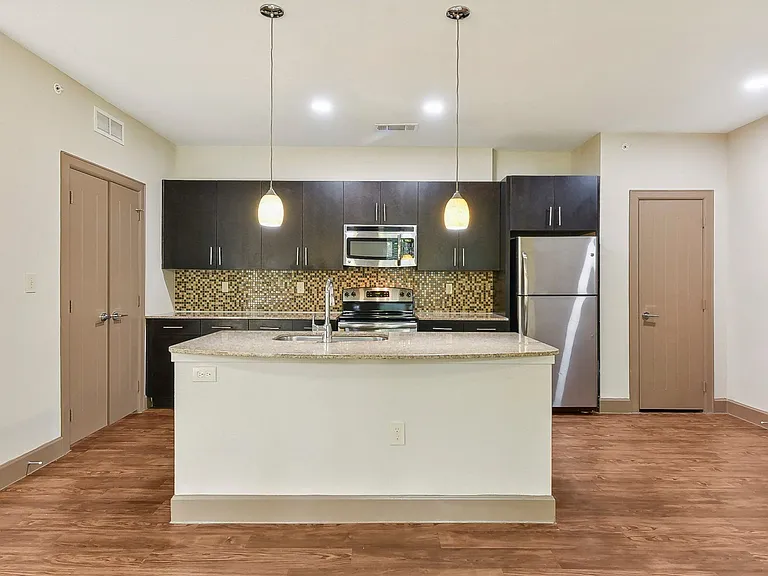 Lakeline East Apartments — Photo 62