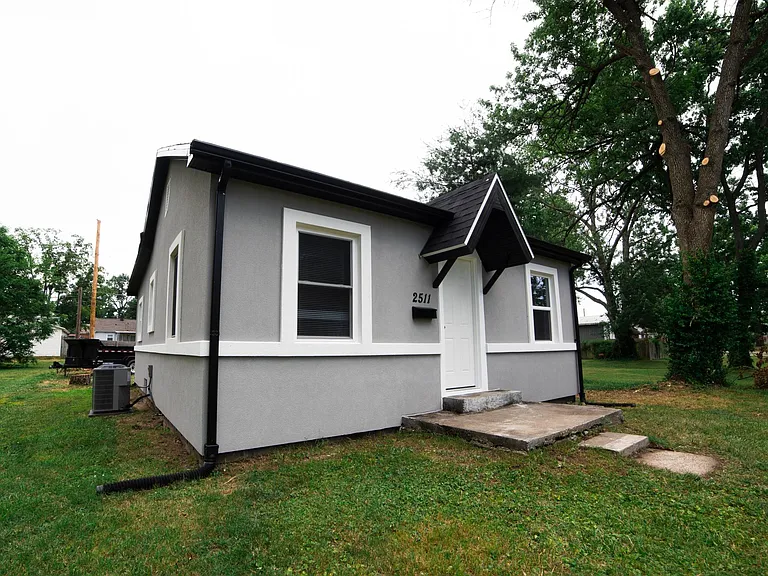 2511 N Baker Ave — Photo 12