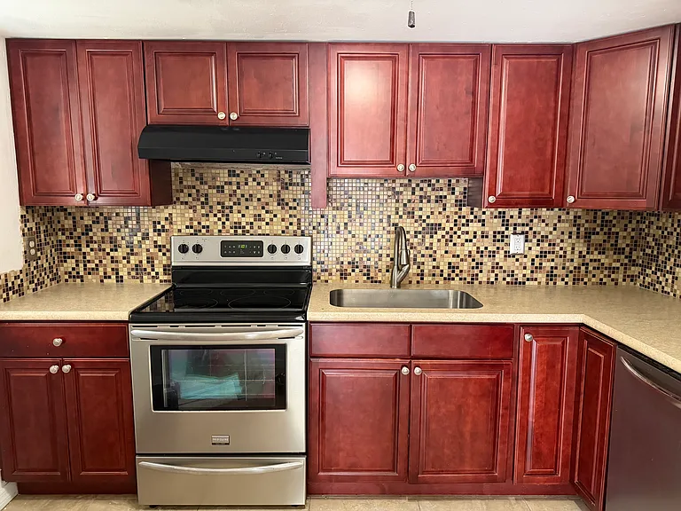 1516 SE Royal Green Cir #G104 — Photo 2