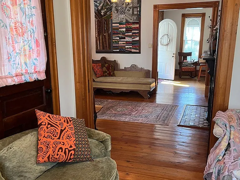 215 Rose Pl — Photo 4