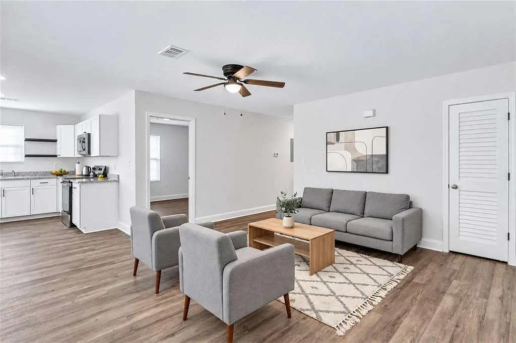 3 bed, 3.0 bath, 1200 sqft, $1,900 — Photo 1