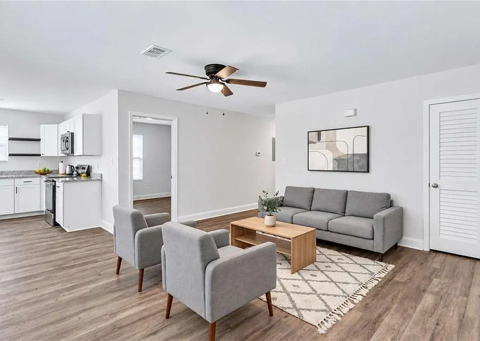 205 Neil St #6