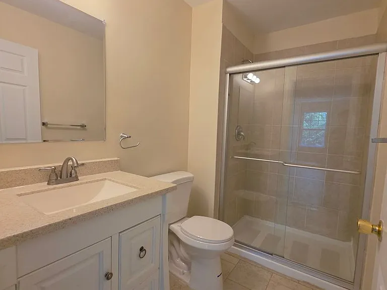 204 Barclay Ct — Photo 24