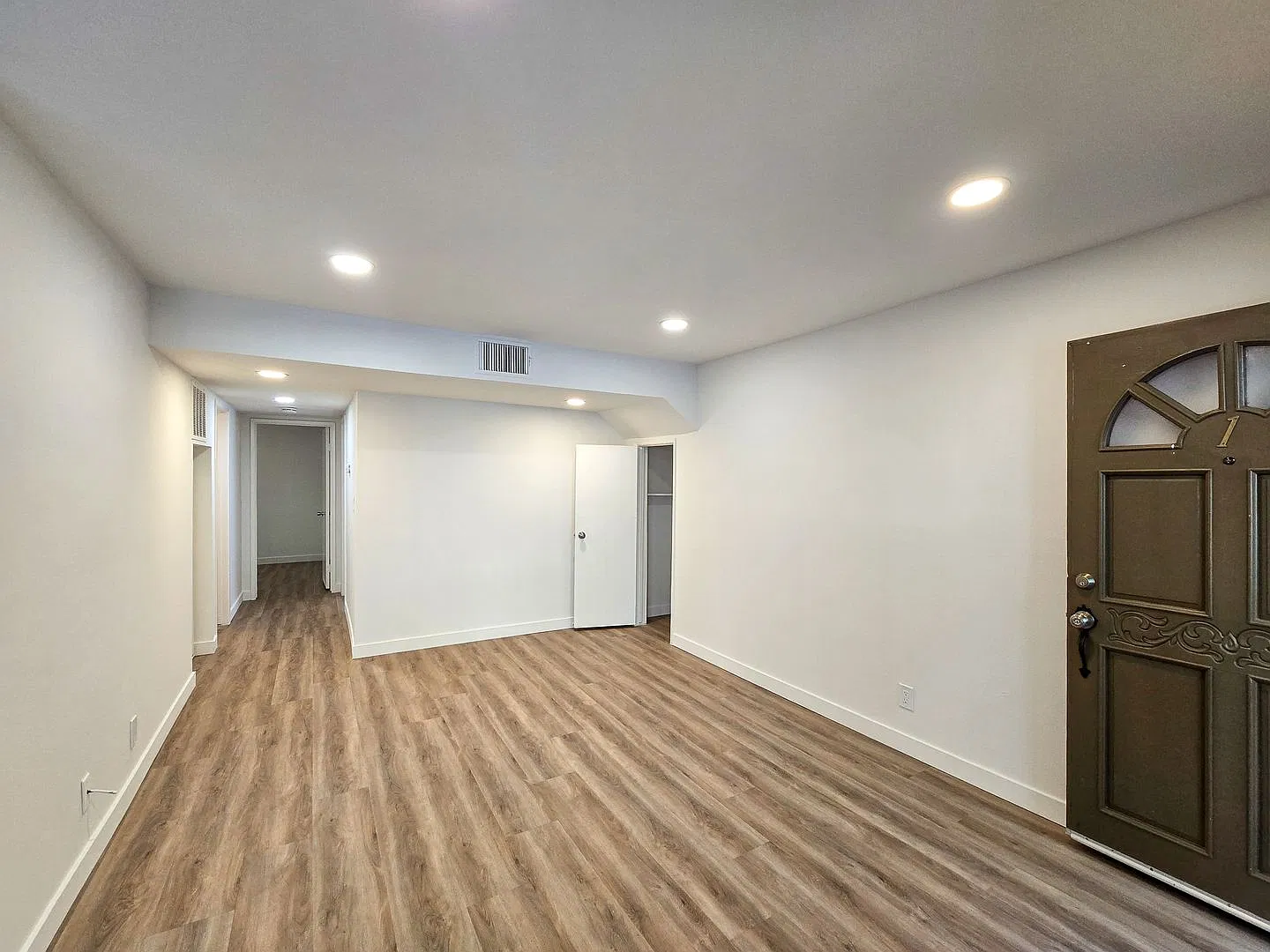 320 W Lomita Ave — Photo 2