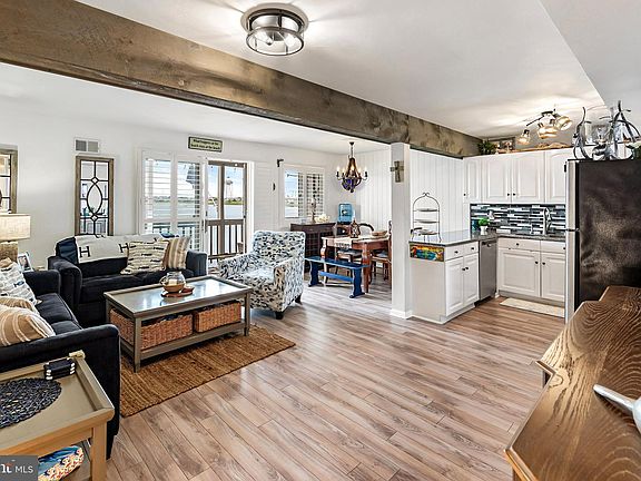 5th image of 100 Sunset Dr N APT 2