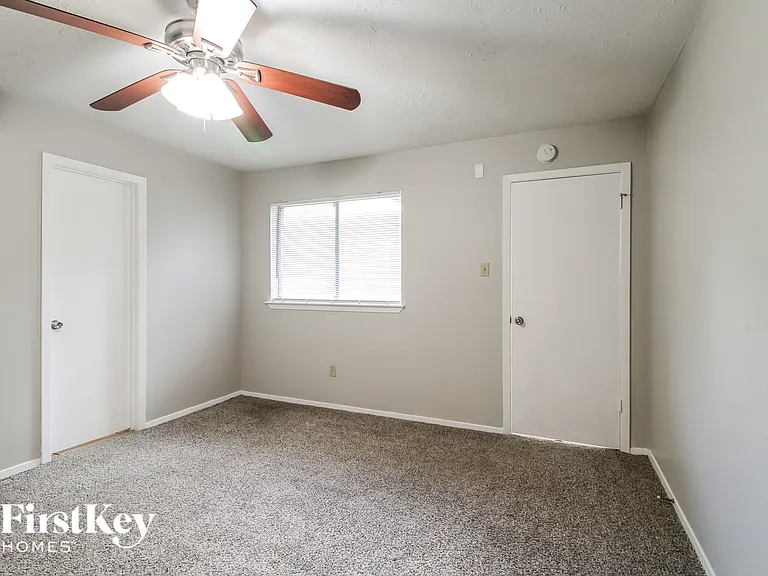 1023 Huntington Dr — Photo 8