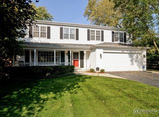670 E Old Elm Rd, Lake Forest, IL 60045