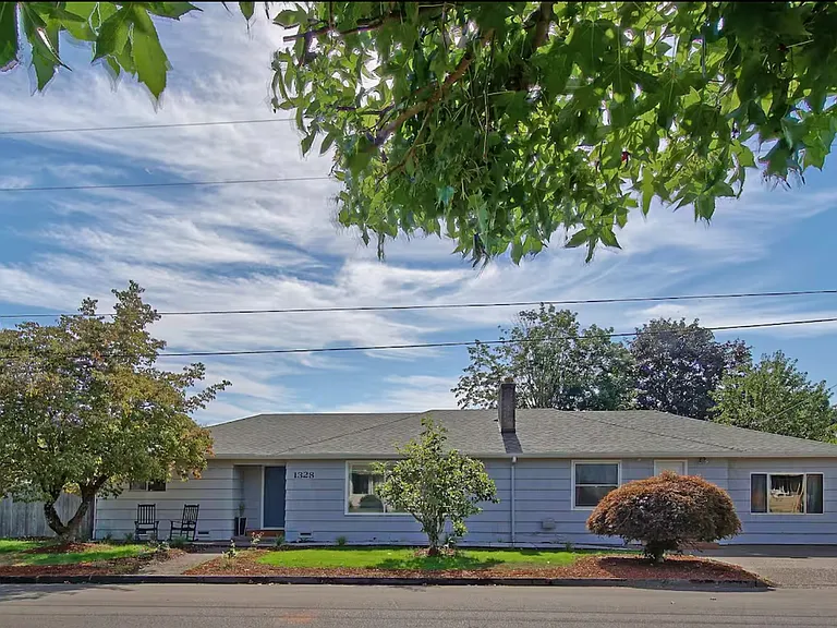 1328 NE 9th Ave — Photo 1