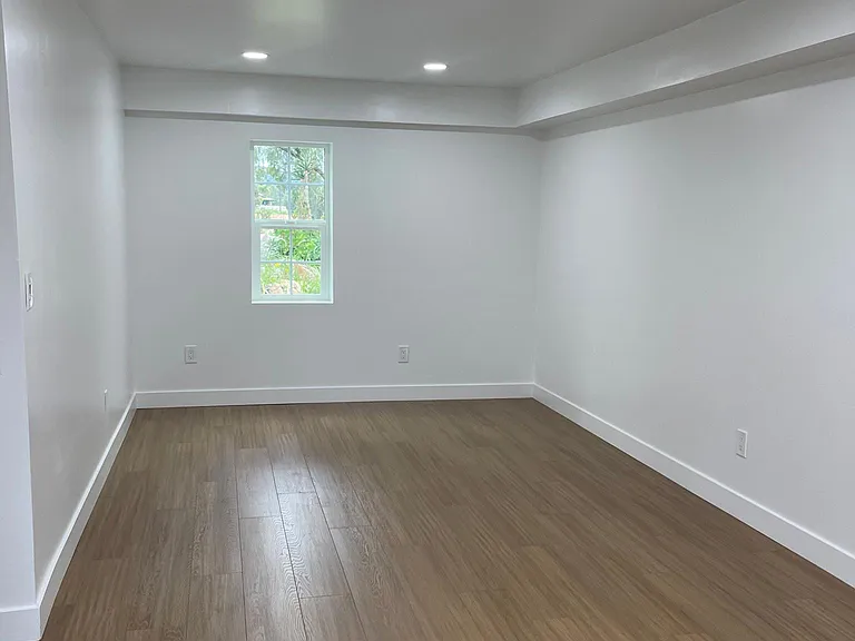 2097 Valley View Blvd #B-1/2 — Photo 6