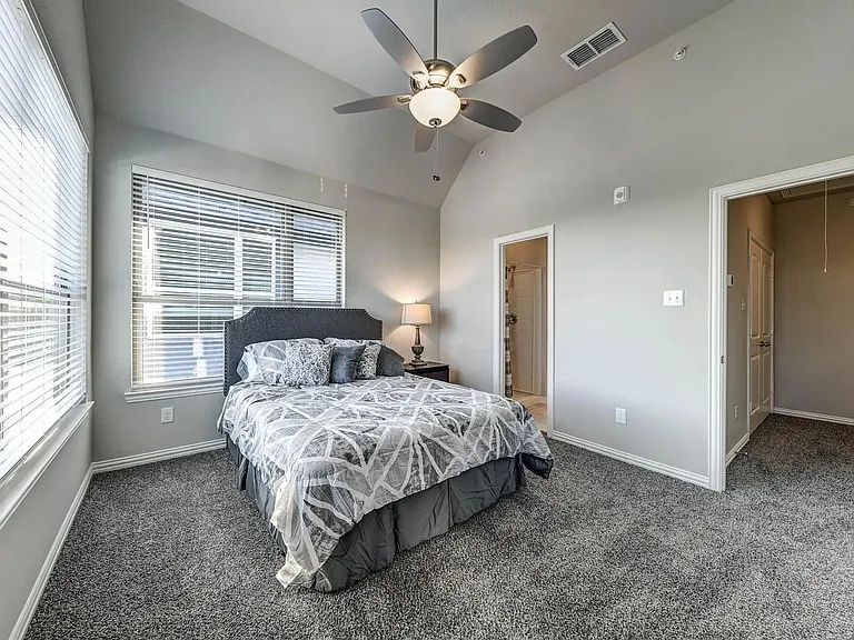301 E Lamar St — Photo 10