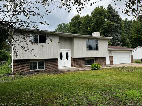 1954 W Midland Rd, Auburn, MI 48611