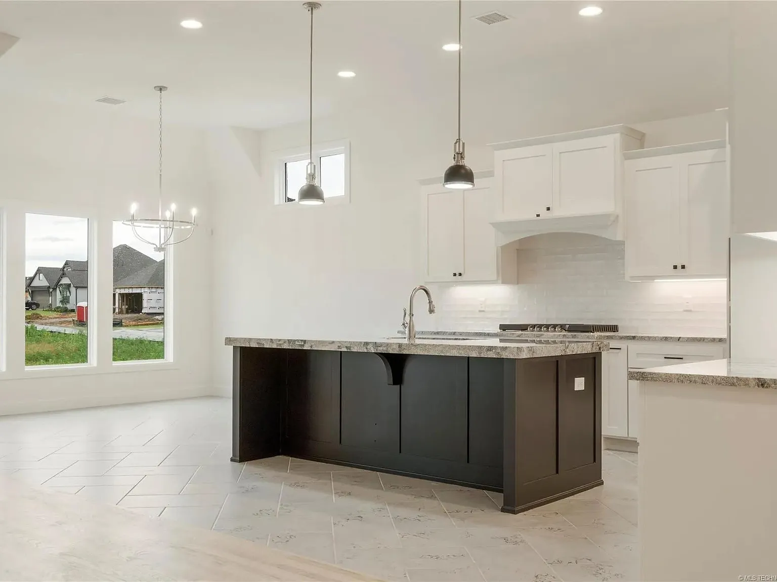 3 bed, 2.5 bath, 2500 sqft, $3,450 — Photo 3