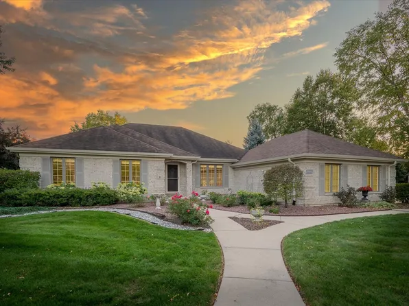 117 Walnut Cir, Sugar Grove, IL 60554