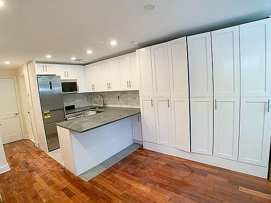 Rented by Francine Realty | media 6