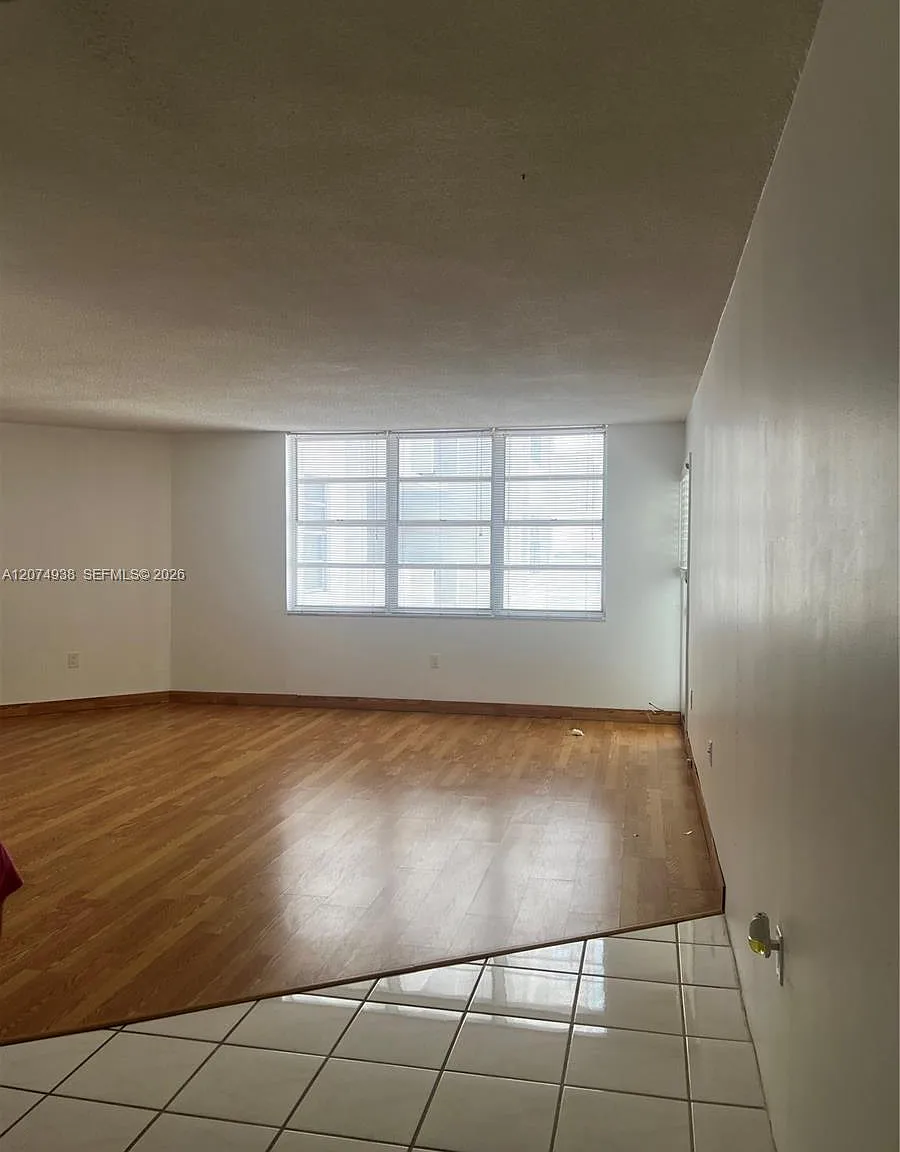 Commodore Plaza Condo — Photo 4