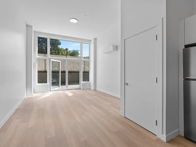 1 Lyon Place — Photo 33