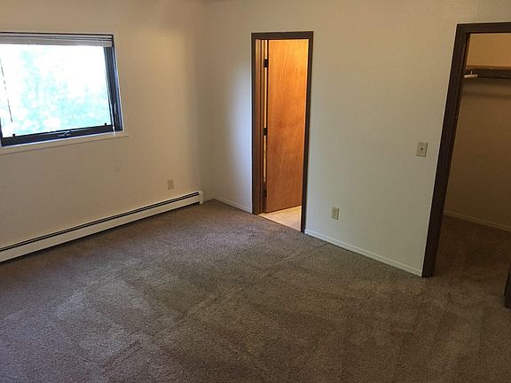 Bedroom with bathroom & walk-in closet