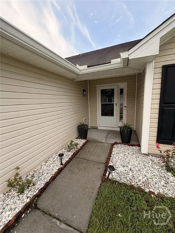 3 bed, 2.0 bath, 1679 sqft, $2,000 — Photo 2