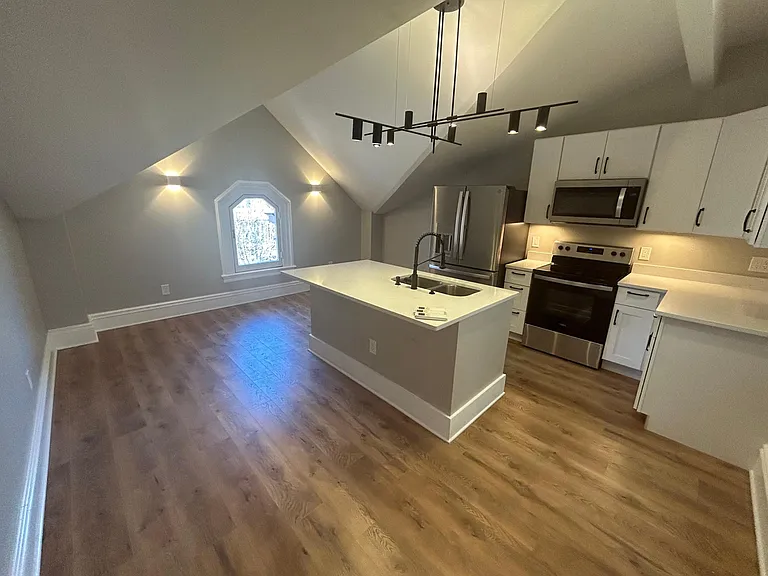3805 Franklin Blvd #301 — Photo 14