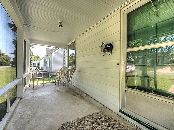 3rd image of 6419 Millhiser Ave