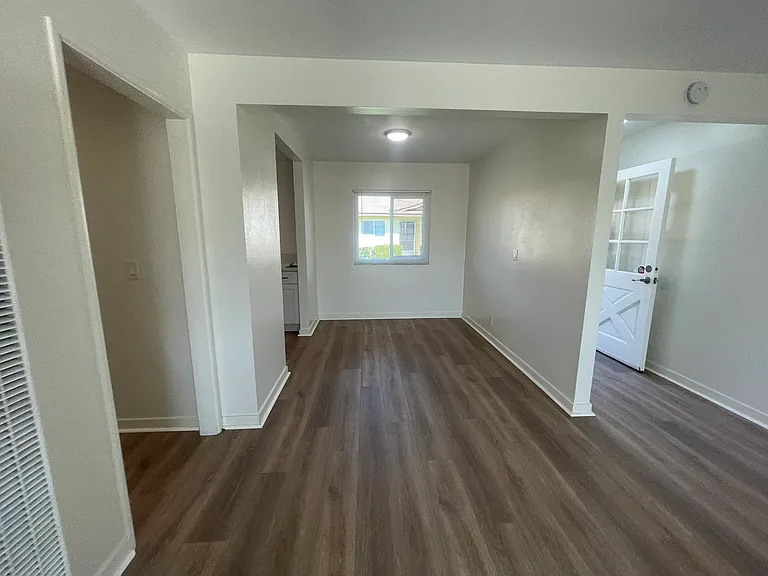 228 S Oak St — Photo 6