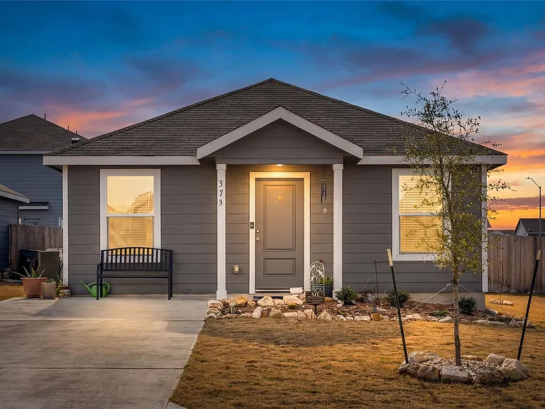 373 Cowpoke Dr — Photo 1