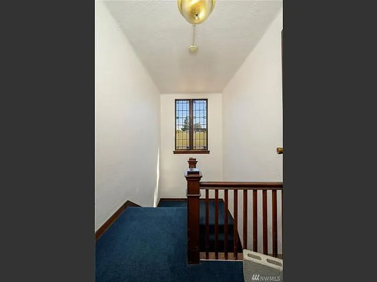 4435 Phinney Ave N — Photo 31