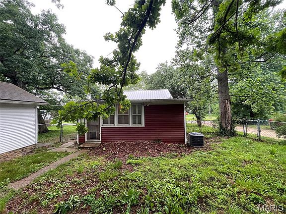 3rd image of 567 N Lakeshore Dr