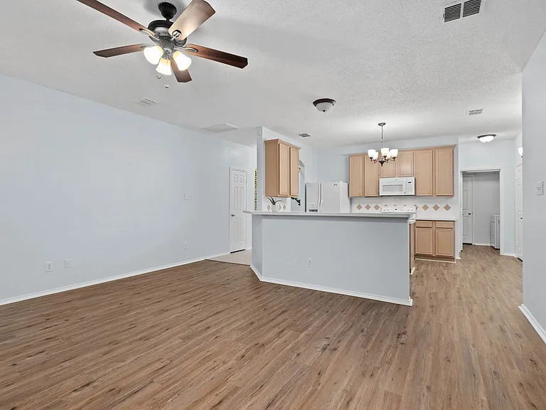316 Leameadow Dr — Photo 9