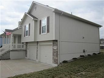 2nd image of 804 SW Lakeview Dr