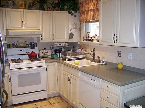 3rd image of 9603 Park Ln S