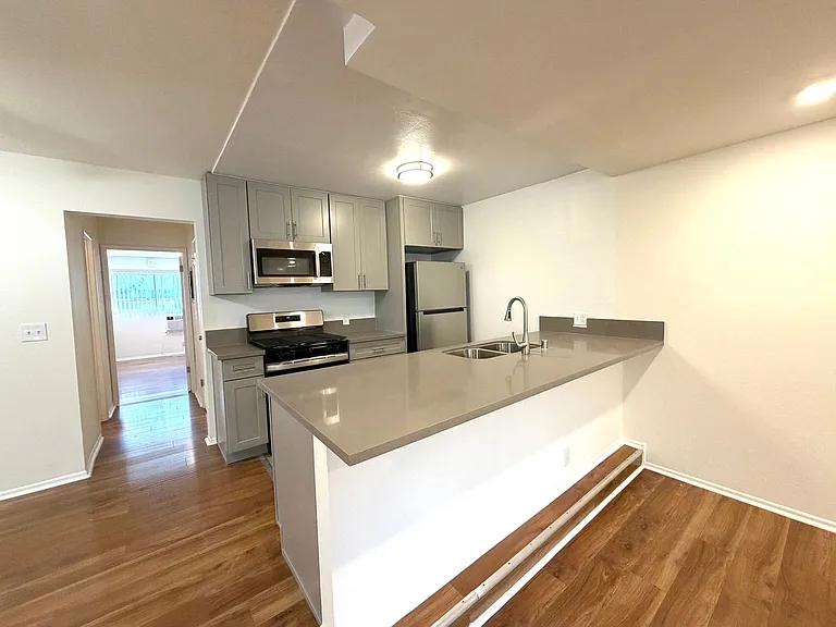 Independence Apartments — Photo 12