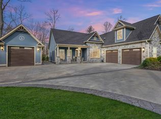 26 Bloomingdale Dr, Fletcher, NC 28732