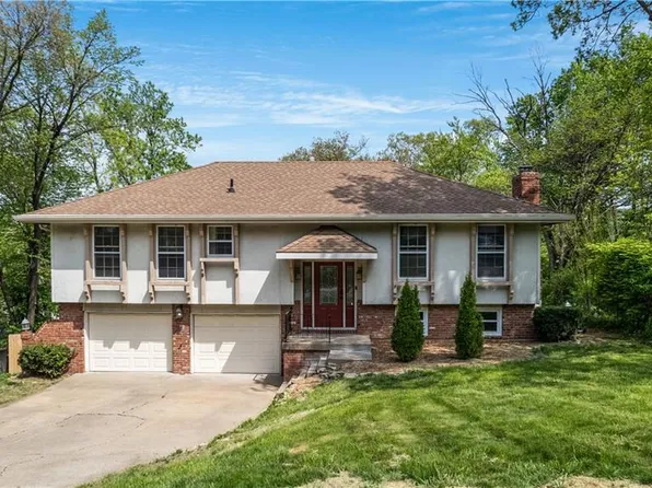 10706 NW 58th St, Parkville, MO 64152