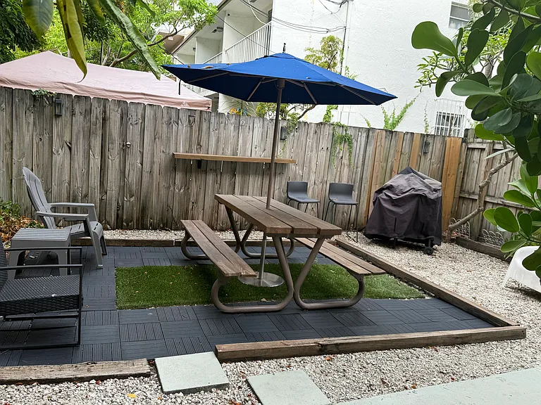 425 NE 32nd St #4 — Photo 11