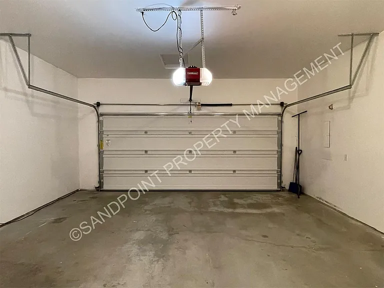 423 Louis Ln — Photo 32
