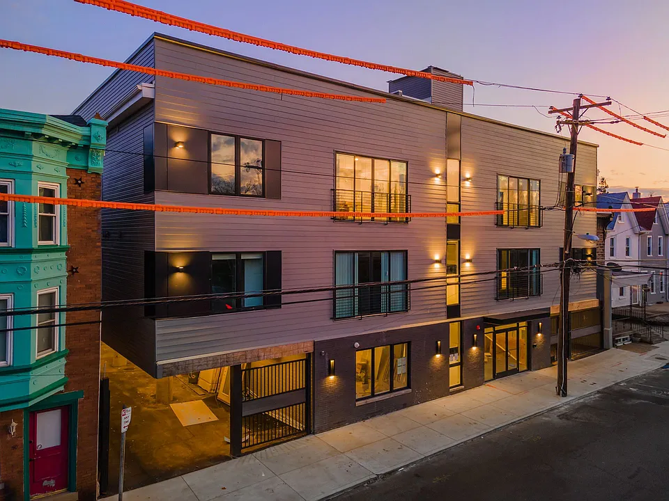 Washington Court (52 W)