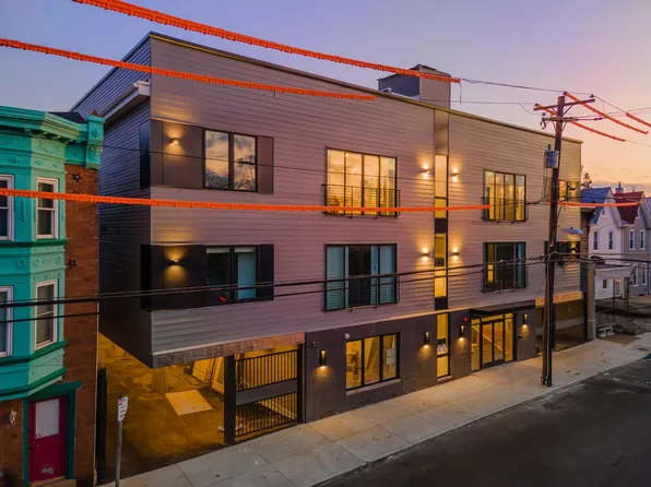 Washington Court (52 W)