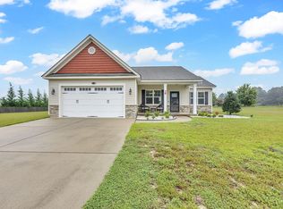 28 Fairfax Dr, Sanford, NC 27332