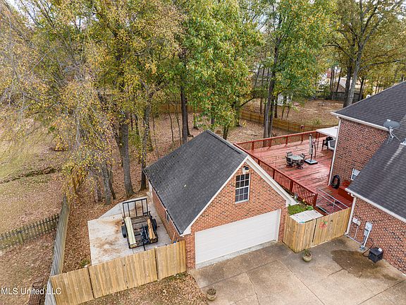4th image of 2295 Cumberland Dr
