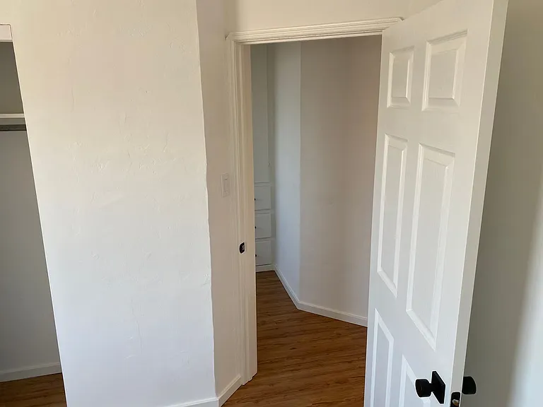 Manhattan Ave 707 — Photo 15