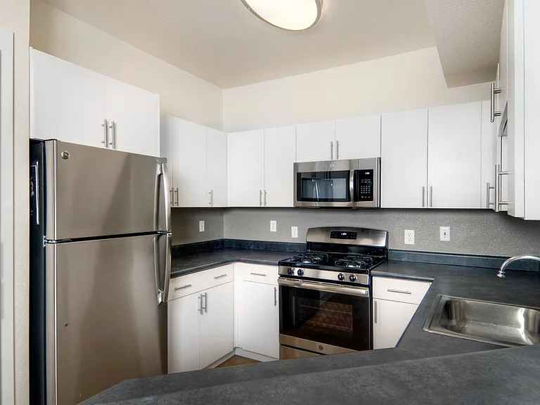 Stainless Steel Appliances | Fountains at Emerald Park Apartments | Apartments in Dublin, CA