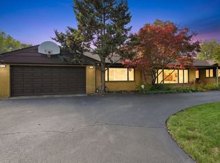 1230 Lindenwood Dr, Winnetka, IL 60093