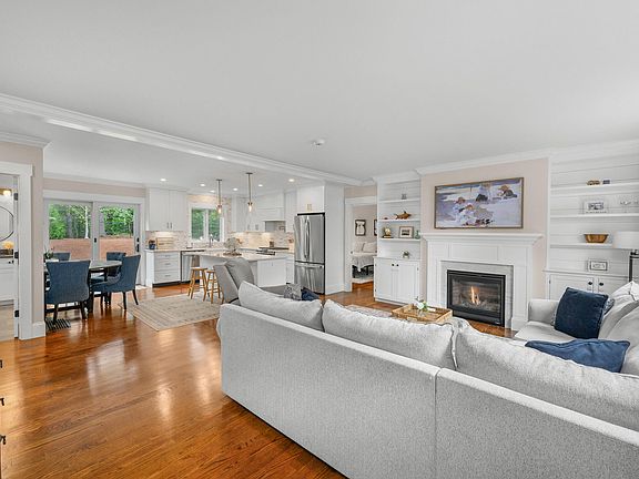 2nd image of 20 Wedgewood Drive