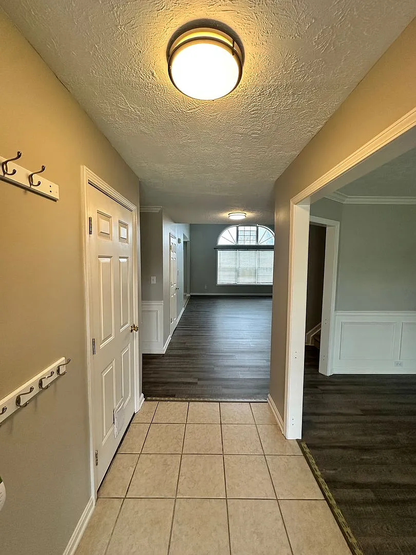 Welcome to this beautiful home in the desirable Wolf Trace Subdivision! — Photo 2